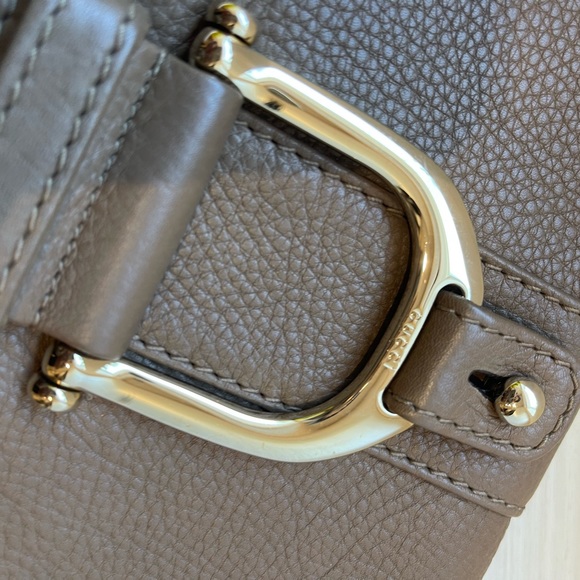 Gucci horse bit clutch in taupe grained calfskin - Picture 4 of 5